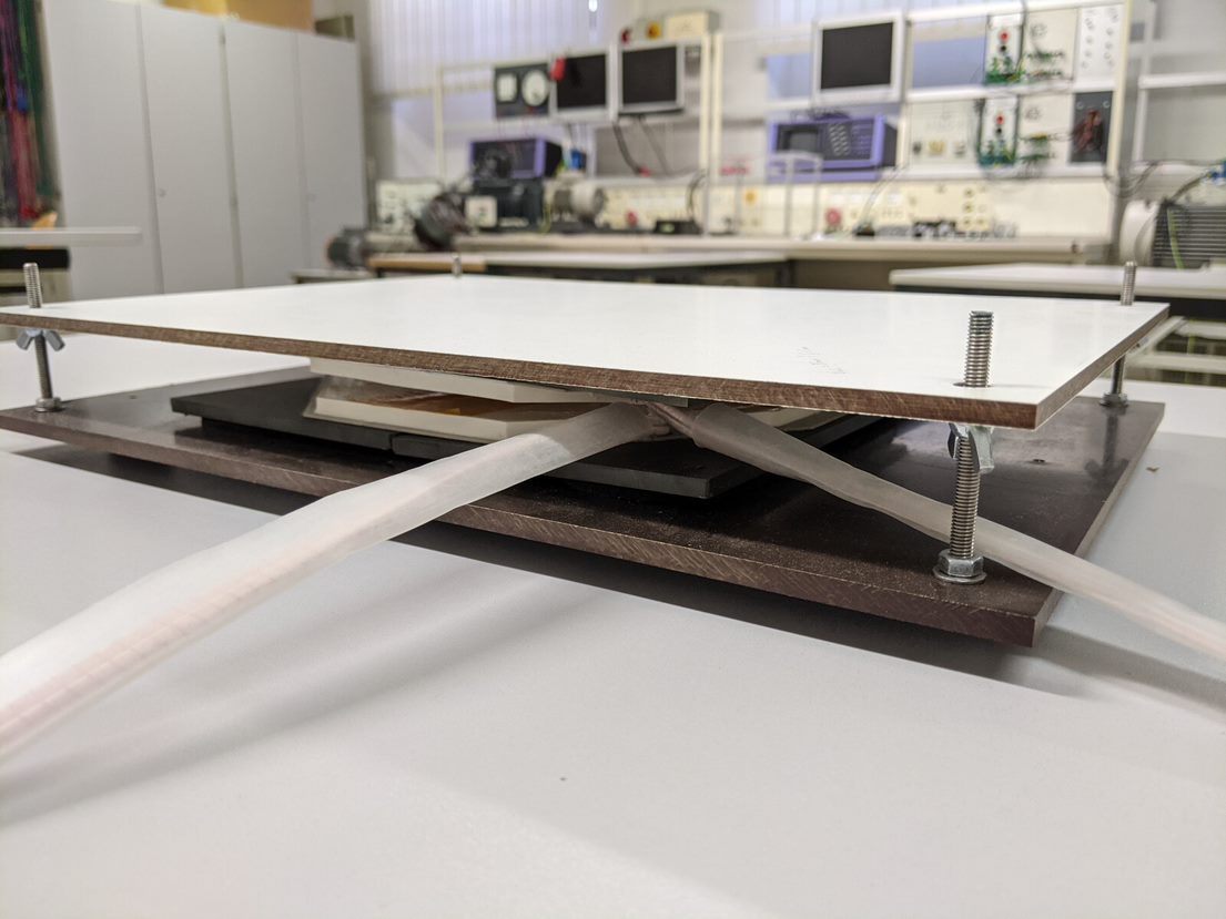 Prototyp eines isolierenden Luftspalttransformators mit großem Luftspalt